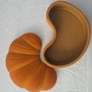 2** Croissant-Shell-Shaped Decorative Catch-All Storage